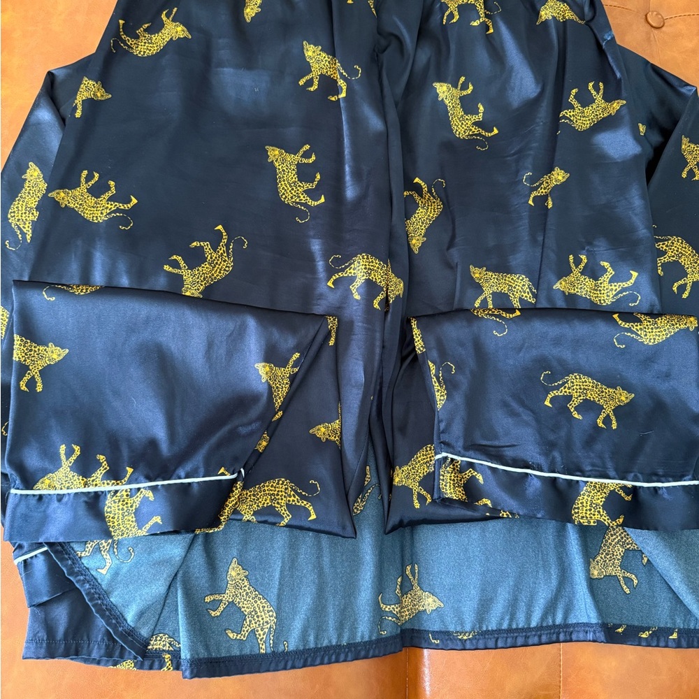 SHEIN Satin Pajama Set with Gold Leopard Print - Picture 3 of 7